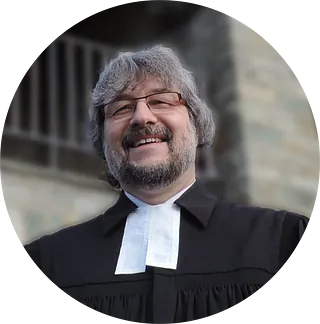 Das Bild zeigt Pfarrer Wolfgang Jäger